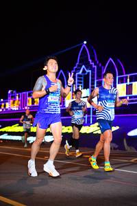 BIB: 407, 10716
                            <button type="button" onclick="openModal(22866688)" class="btn btn-primary btn-sm float-right btn-popup" data-toggle="modal" data-target=".modal-high-quality">
                        <i class="fas fa-shopping-cart"></i> Add to Cart
                    </button>
                                            <button type="button" onclick="isThisMe(22866688, true)" class="btn btn-success btn-sm float-right btn-popup btn-isme hidden" data-toggle="tooltip" data-placement="bottom" title="นี่คือรูปของคุณใช่ไหม คลิกที่นี่เพื่อเอาเข้าอัลบั้ม">
                        <i class="fas fa-plus"></i> Add to album
                    </button>
                    <button type="button" onclick="isThisMe(22866688, false)" class="btn btn-warning btn-sm float-right btn-popup btn-isnotme hidden">
                        <i class="fas fa-ban"></i> Remove from album
                    </button>